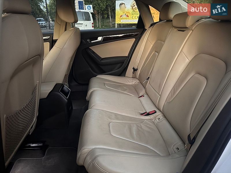 Седан Audi A4 2014 в Хирові