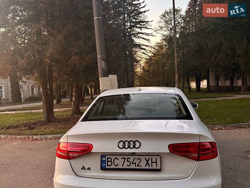 Седан Audi A4 2014 в Хирові