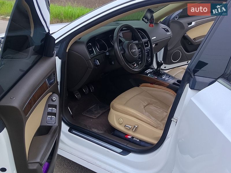 Купе Audi A5 2012 в Раздельной