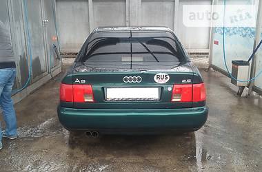 Седан Audi A6 1996 в Волновахе