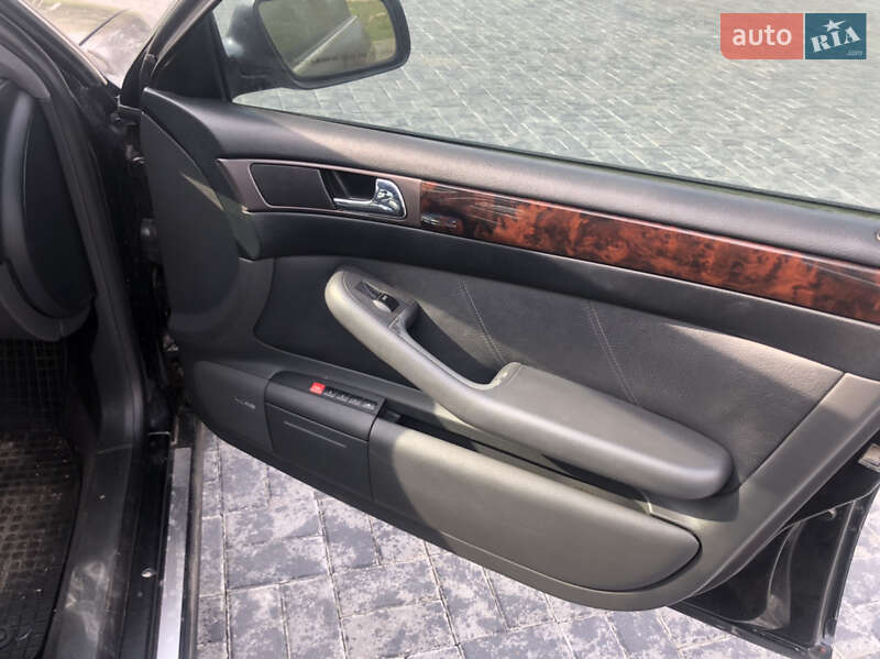 Седан Audi A6 2001 в Корце