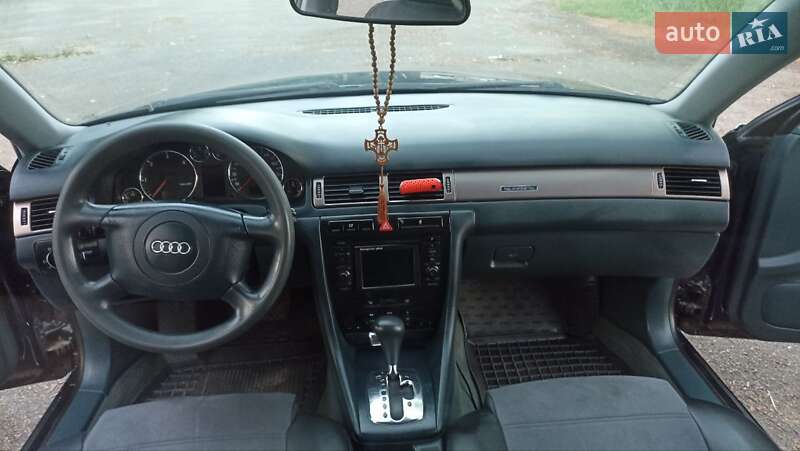 Седан Audi A6 2001 в Городке