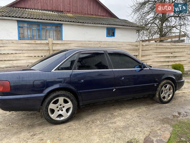 Седан Audi A6 1996 в Сарнах