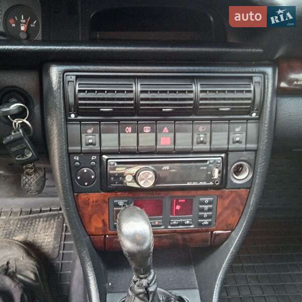 Седан Audi A6 1995 в Заречном