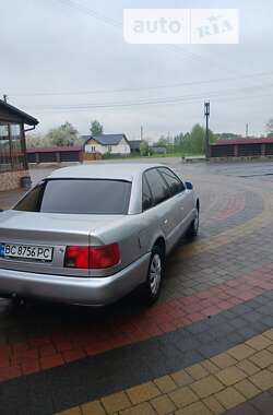 Седан Audi A6 1996 в Жовкві