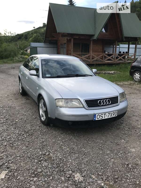 Седан Audi A6 2001 в Воловце