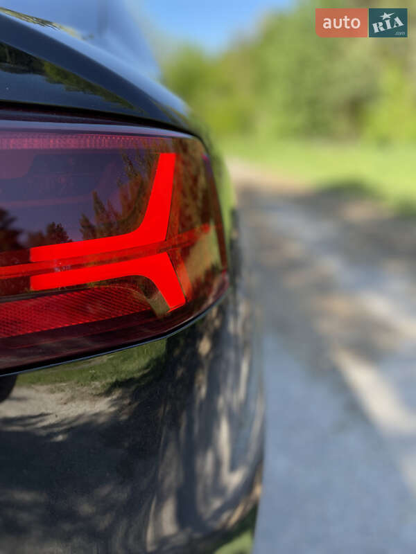 Седан Audi A6 2015 в Киеве