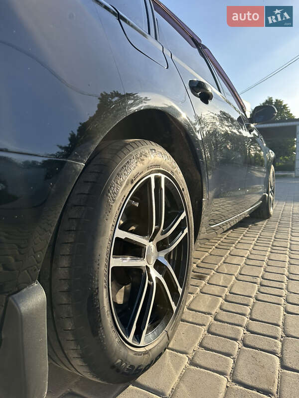 Седан Audi A6 2012 в Староконстантинове