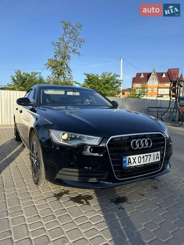 Седан Audi A6 2012 в Староконстантинове