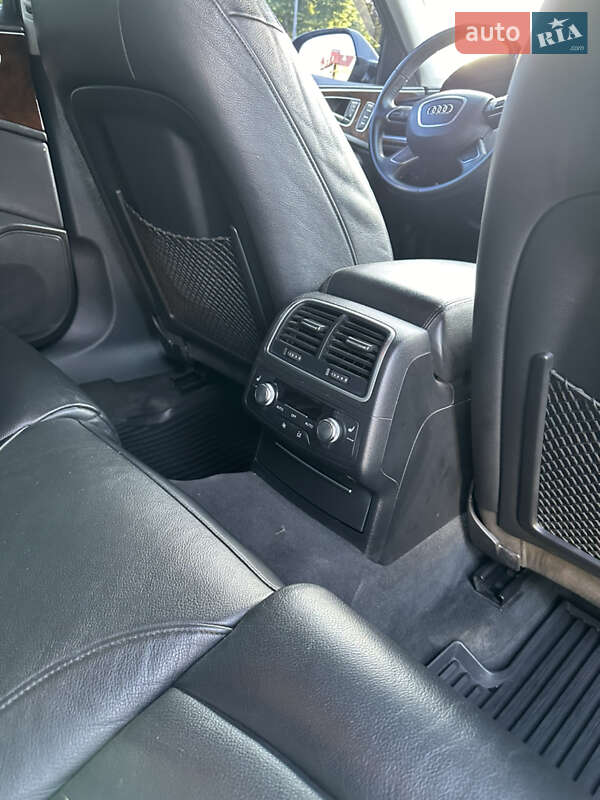 Седан Audi A6 2012 в Староконстантинове