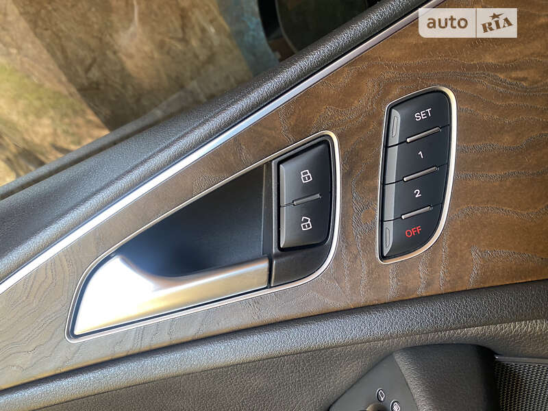 Седан Audi A6 2012 в Иршаве
