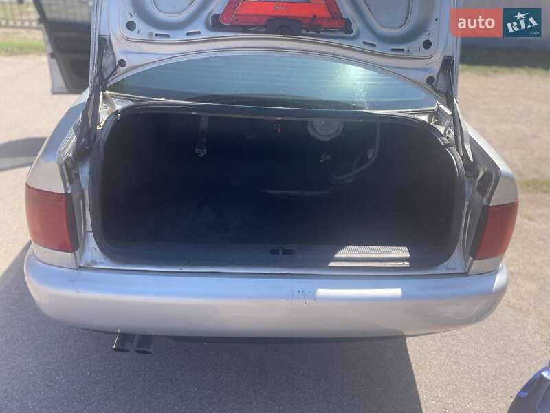 Седан Audi A6 1995 в 