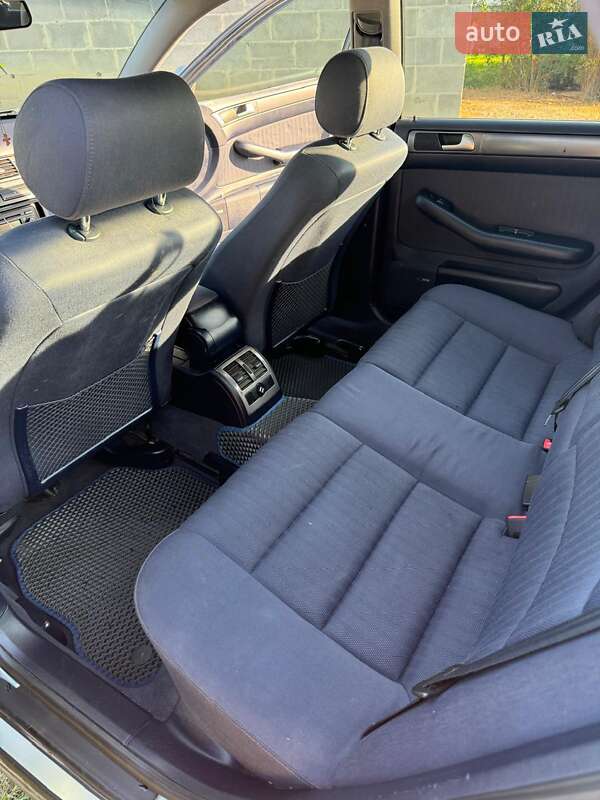 Седан Audi A6 2002 в Ровно