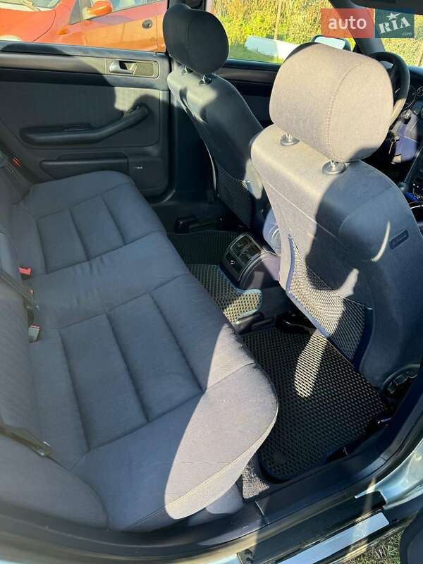Седан Audi A6 2002 в Ровно