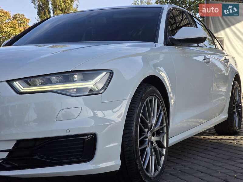 Седан Audi A6 2015 в Першотравенске