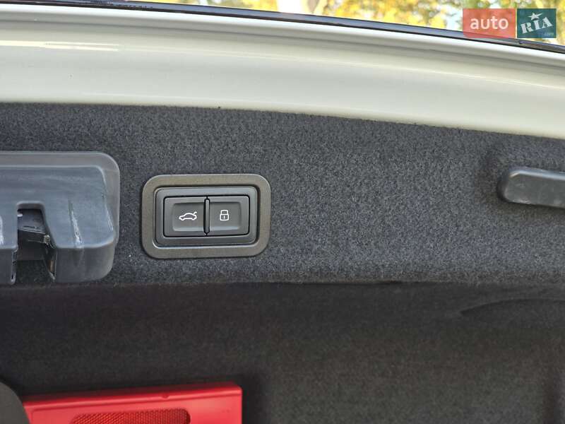 Седан Audi A6 2015 в Першотравенске