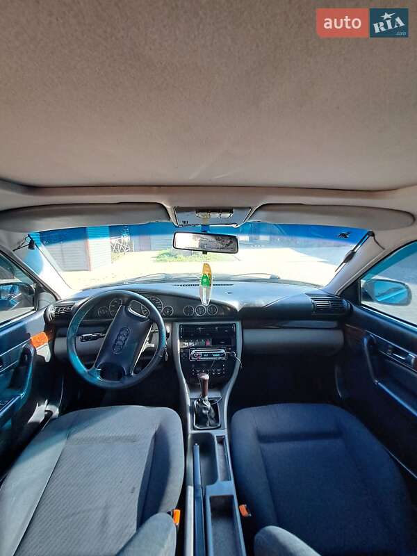 Седан Audi A6 1995 в Чернівцях