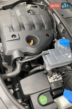Седан Audi A6 2003 в 