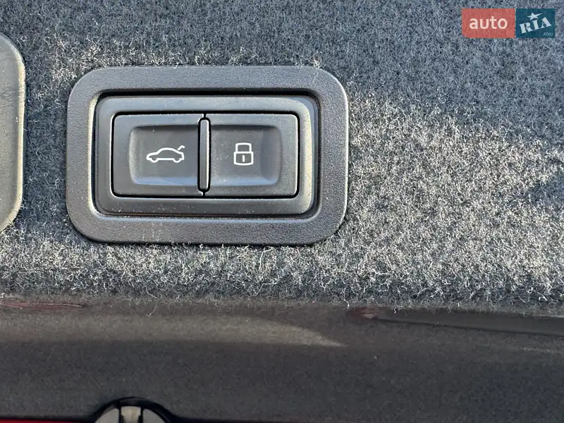 Седан Audi A6 2016 в 