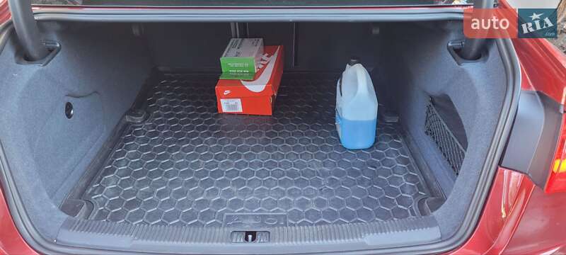 Седан Audi A6 2013 в Каменском