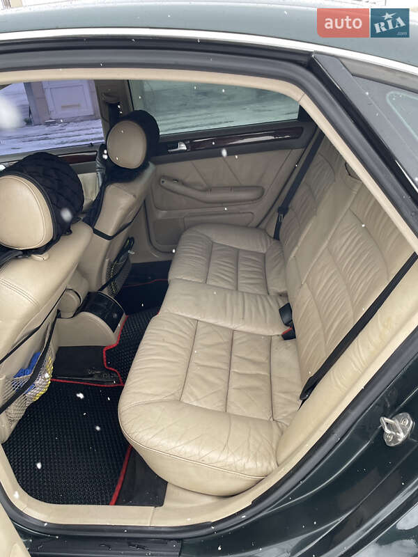 Седан Audi A6 2003 в Сарнах