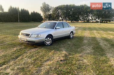 Седан Audi A6 1995 в Дубні
