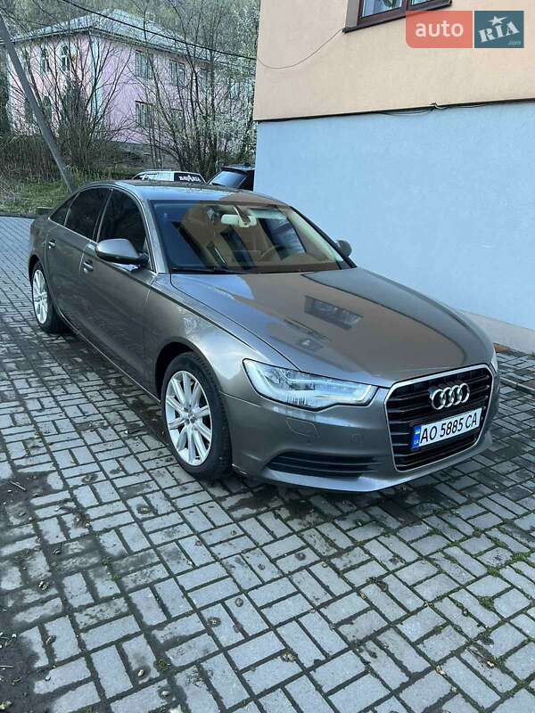 Седан Audi A6 2011 в Рахове