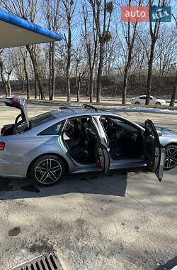 Седан Audi A6 2016 в 