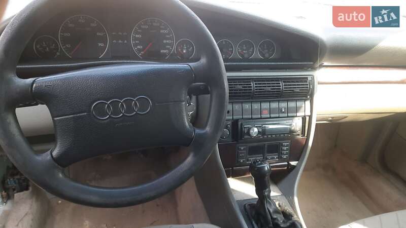 Седан Audi A6 1996 в Надворной