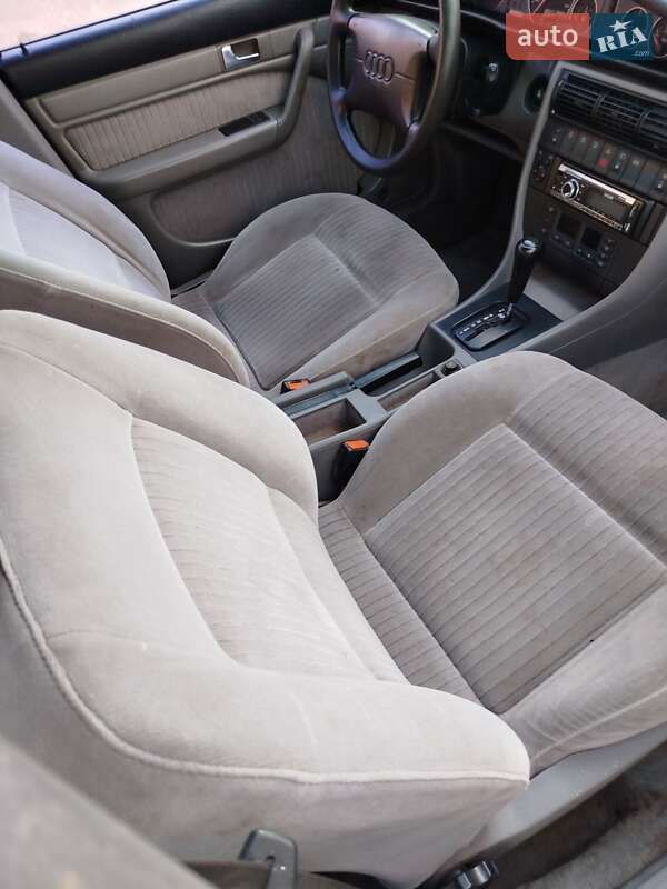 Седан Audi A6 1995 в Киеве
