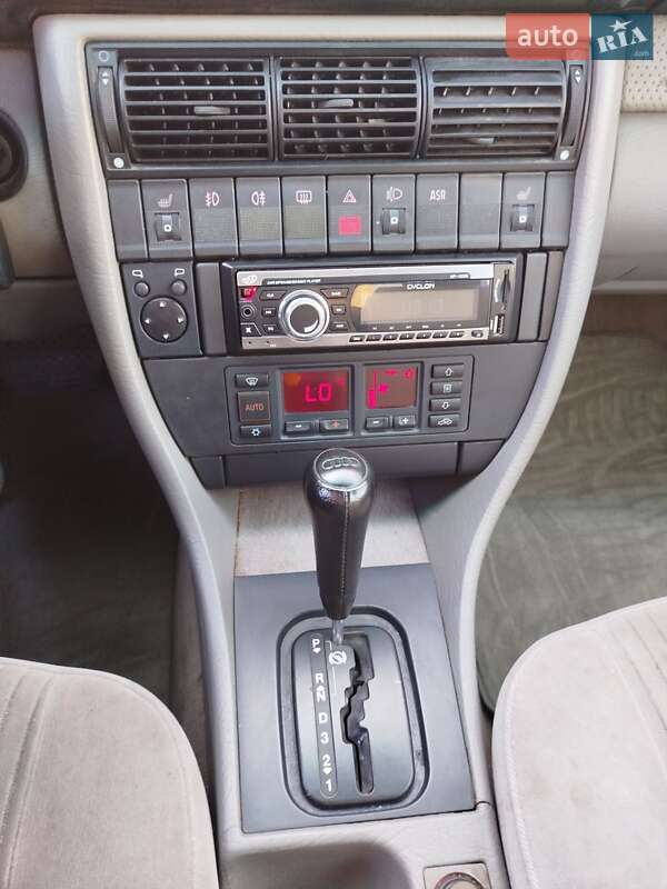 Седан Audi A6 1995 в Киеве