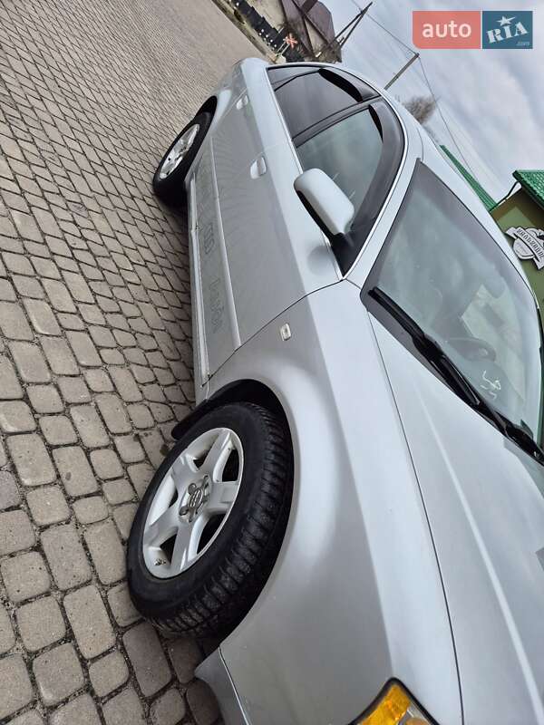 Седан Audi A6 2001 в Камне-Каширском