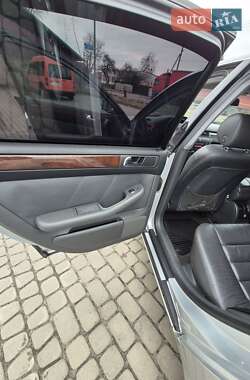 Седан Audi A6 2001 в Камне-Каширском