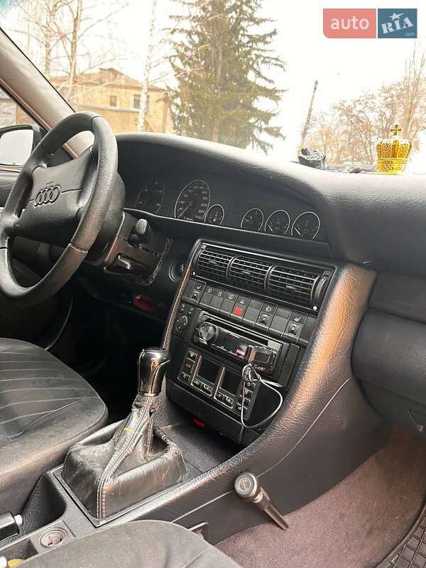 Седан Audi A6 1997 в Хоролі