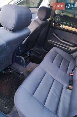 Седан Audi A6 2001 в 