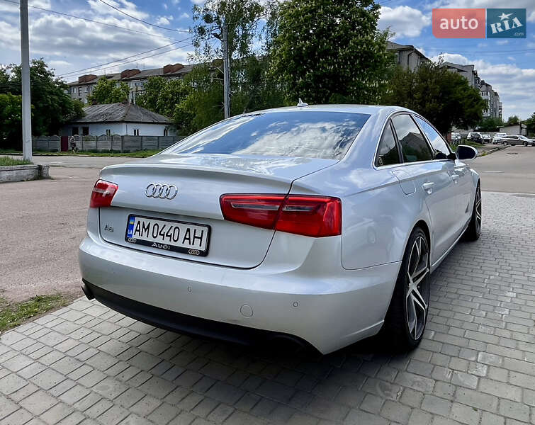 Седан Audi A6 2012 в Коростене