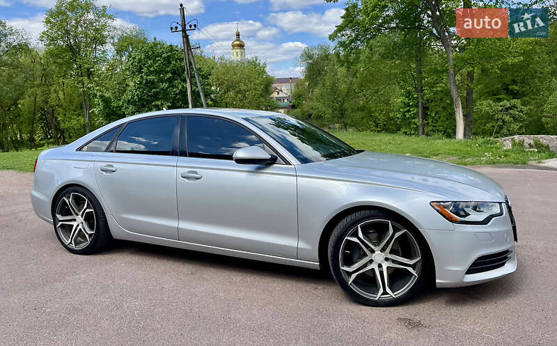 Седан Audi A6 2012 в Коростене