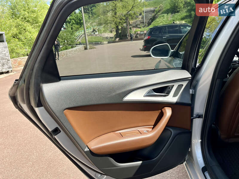 Седан Audi A6 2012 в Коростене