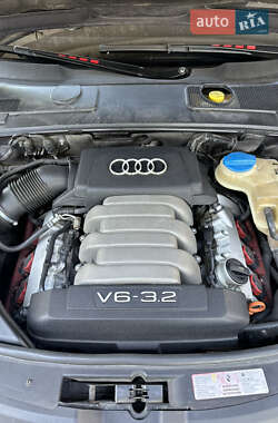 Седан Audi A6 2004 в 