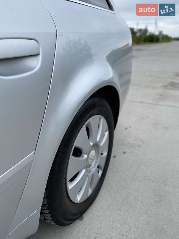 Универсал Audi A6 2004 в Хотине