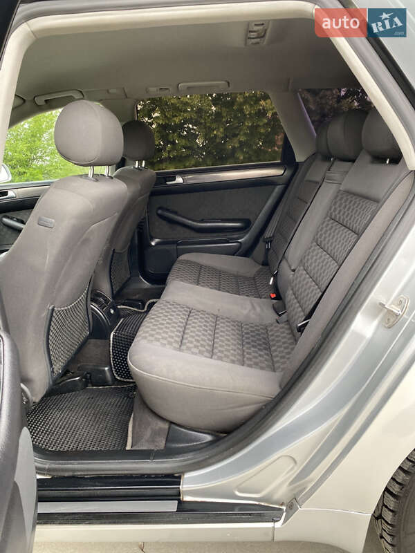 Универсал Audi A6 2004 в Хотине