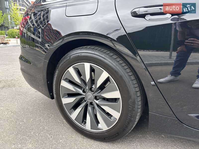 Универсал Audi A6 2019 в Киеве
