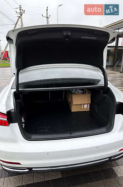 Седан Audi A6 2019 в 