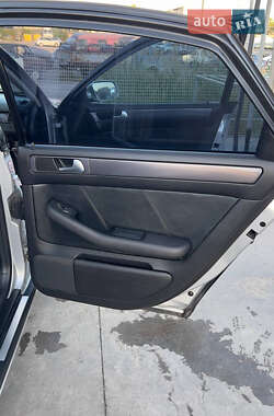 Седан Audi A6 2004 в 