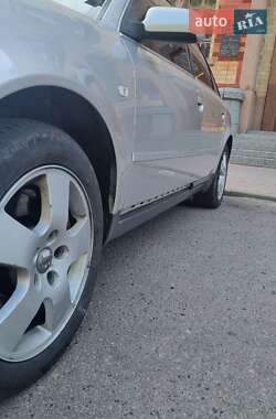 Седан Audi A6 2001 в 