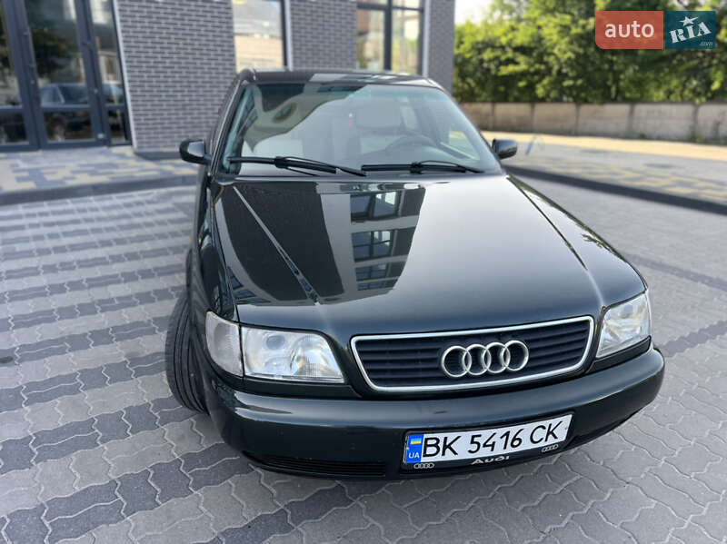 Седан Audi A6 1996 в Жовкве