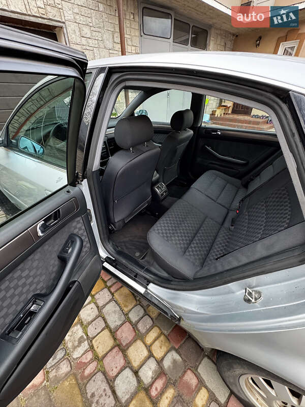 Седан Audi A6 1998 в Дубні