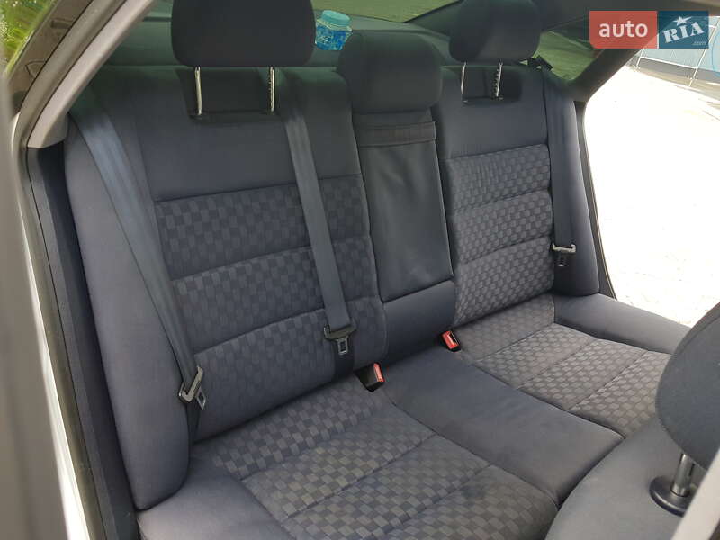 Седан Audi A6 2002 в Самборе