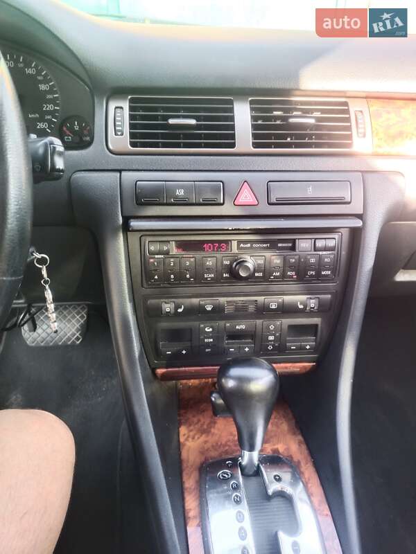 Седан Audi A6 1999 в Ромнах