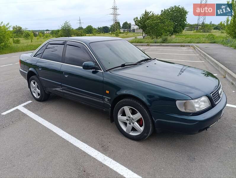 Седан Audi A6 1995 в Ладыжине